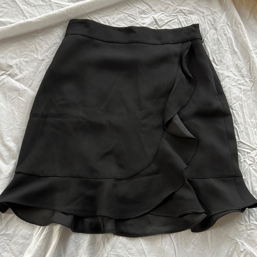 Club Monaco Skirt with Ruffle Size 00